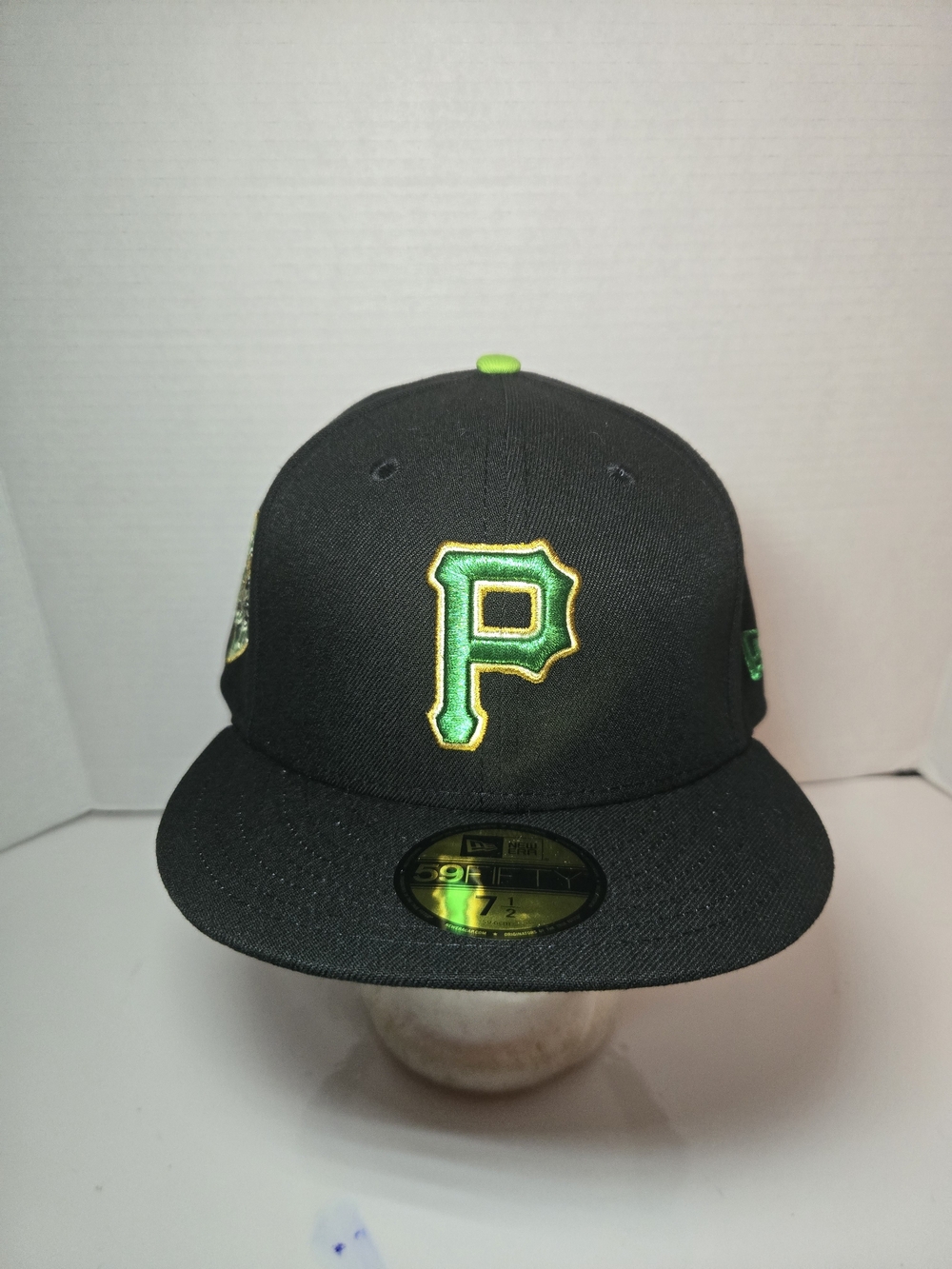 Pittsburgh Pirates Black Fitted Cap with Green P Logo